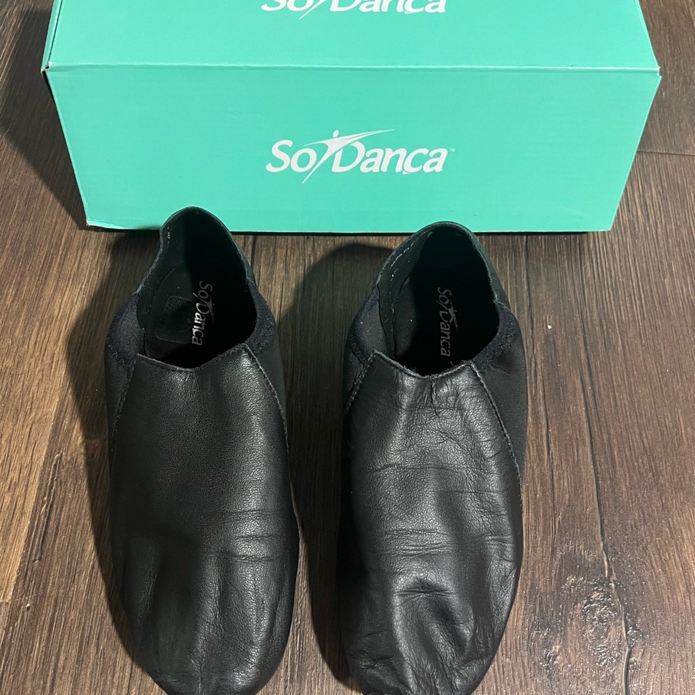 JAZZ LEATHER SHOE WITH ARCH HUGGING NEOPRENE